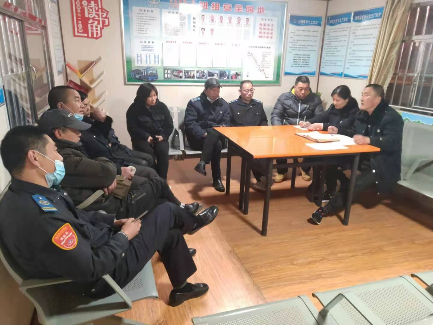 公交集團(tuán)公交事業(yè)一部召開8路單線會