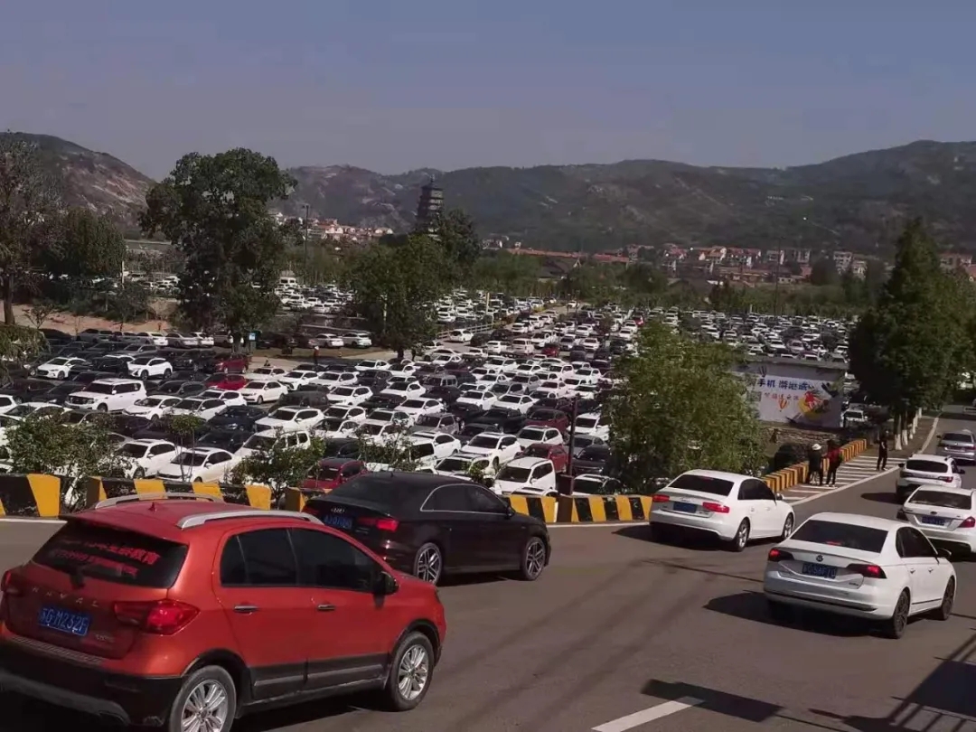 公交集團(tuán)保障“五一”客流高峰