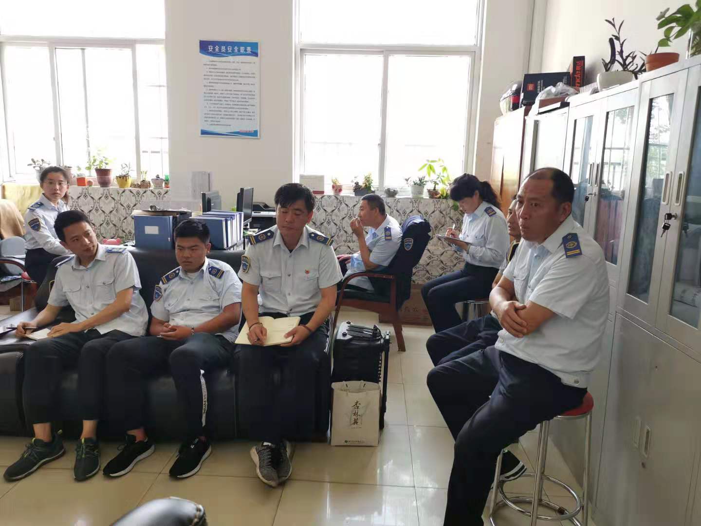 公交集團(tuán)快速公交事業(yè)部召開機(jī)務(wù)工作會議