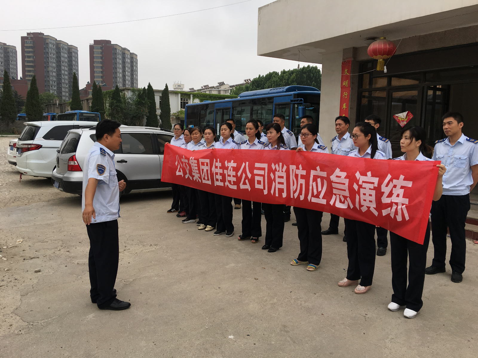 公交集團佳連公司開展安全月消防應急演練