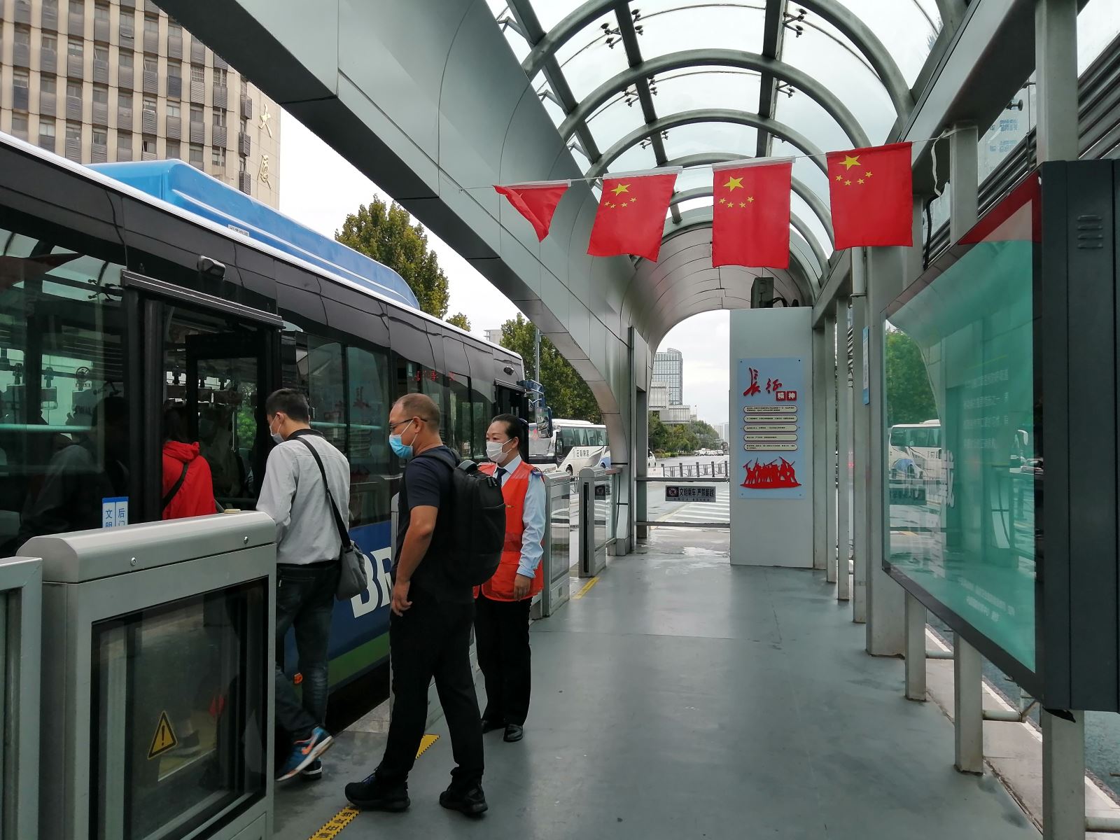 我為群眾辦實(shí)事，國慶假期我在前