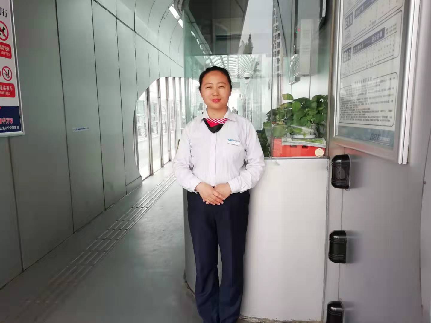 公交集團快速公交事業(yè)部站務(wù)員葛芬娣 大伙心中最美的榜樣