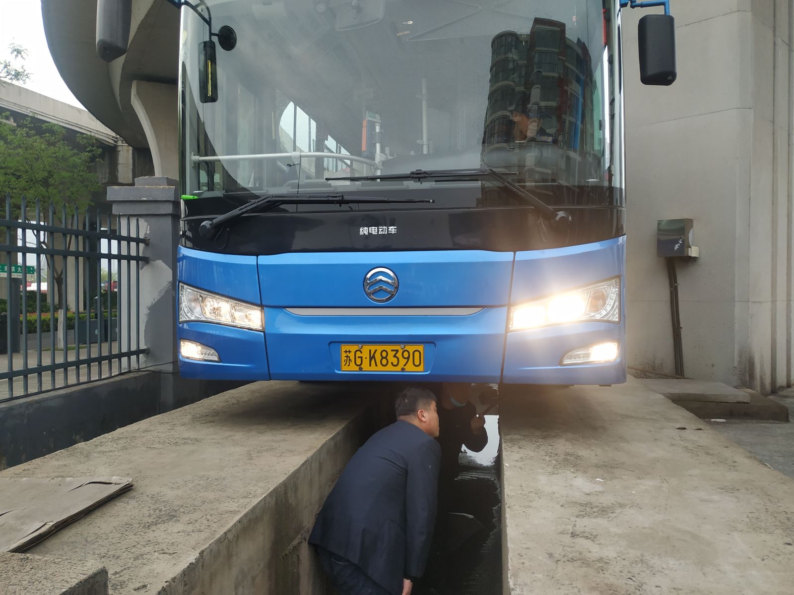 公交集團(tuán)公交事業(yè)二部開展“五一”節(jié)前機(jī)務(wù)專項(xiàng)大檢查