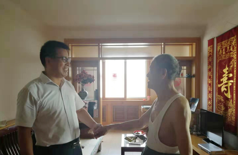 公交集團“八一”前夕走訪慰問企業(yè)軍轉(zhuǎn)干部