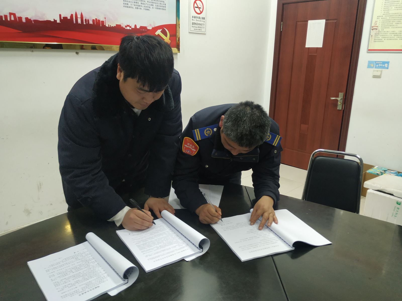 公交集團(tuán)公交事業(yè)二部組織簽訂2021年度安全責(zé)任書