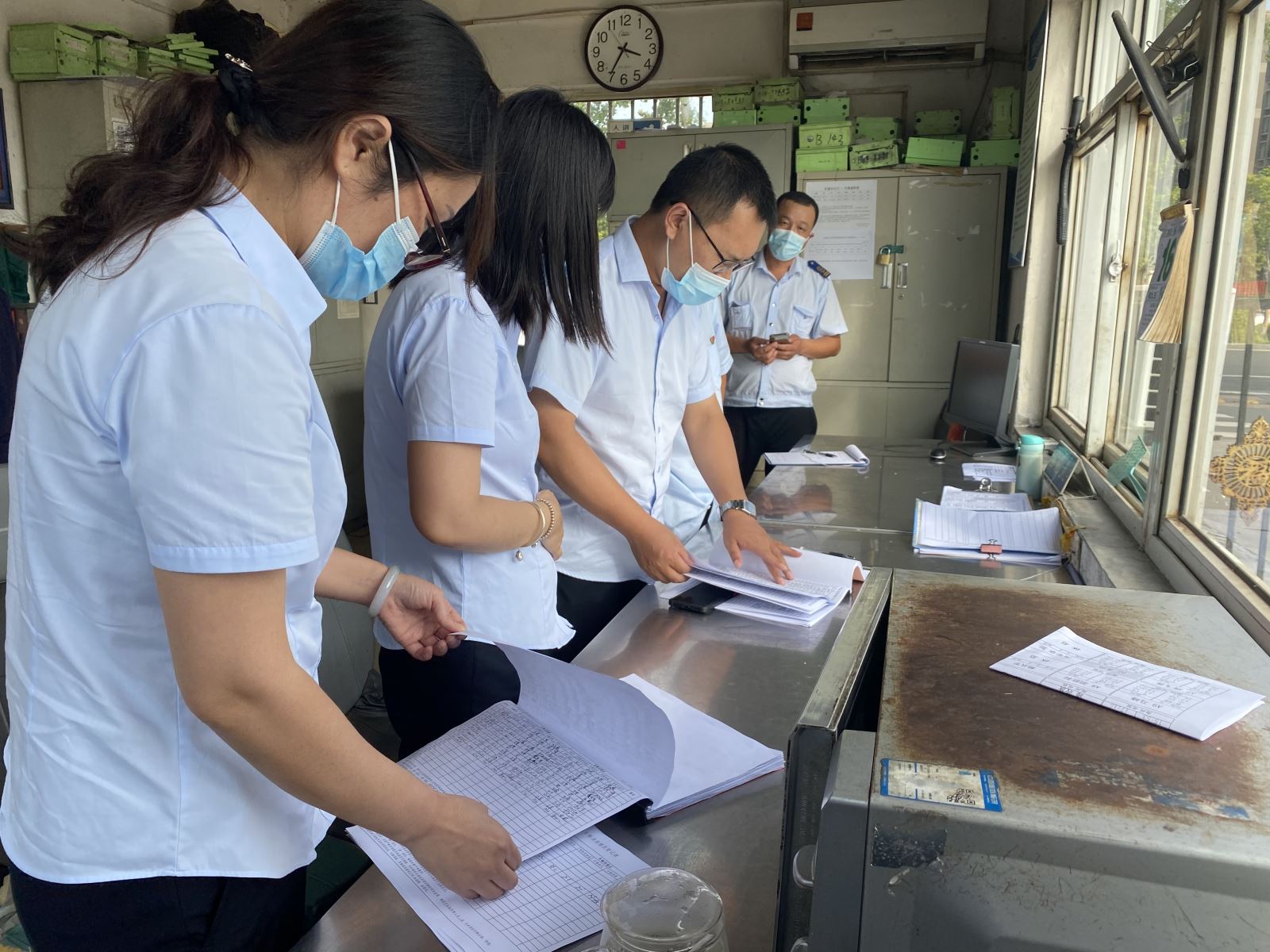 公交集團(tuán)堅(jiān)持疫情防控、迎接創(chuàng)文復(fù)審工作兩手抓、雙促進(jìn)