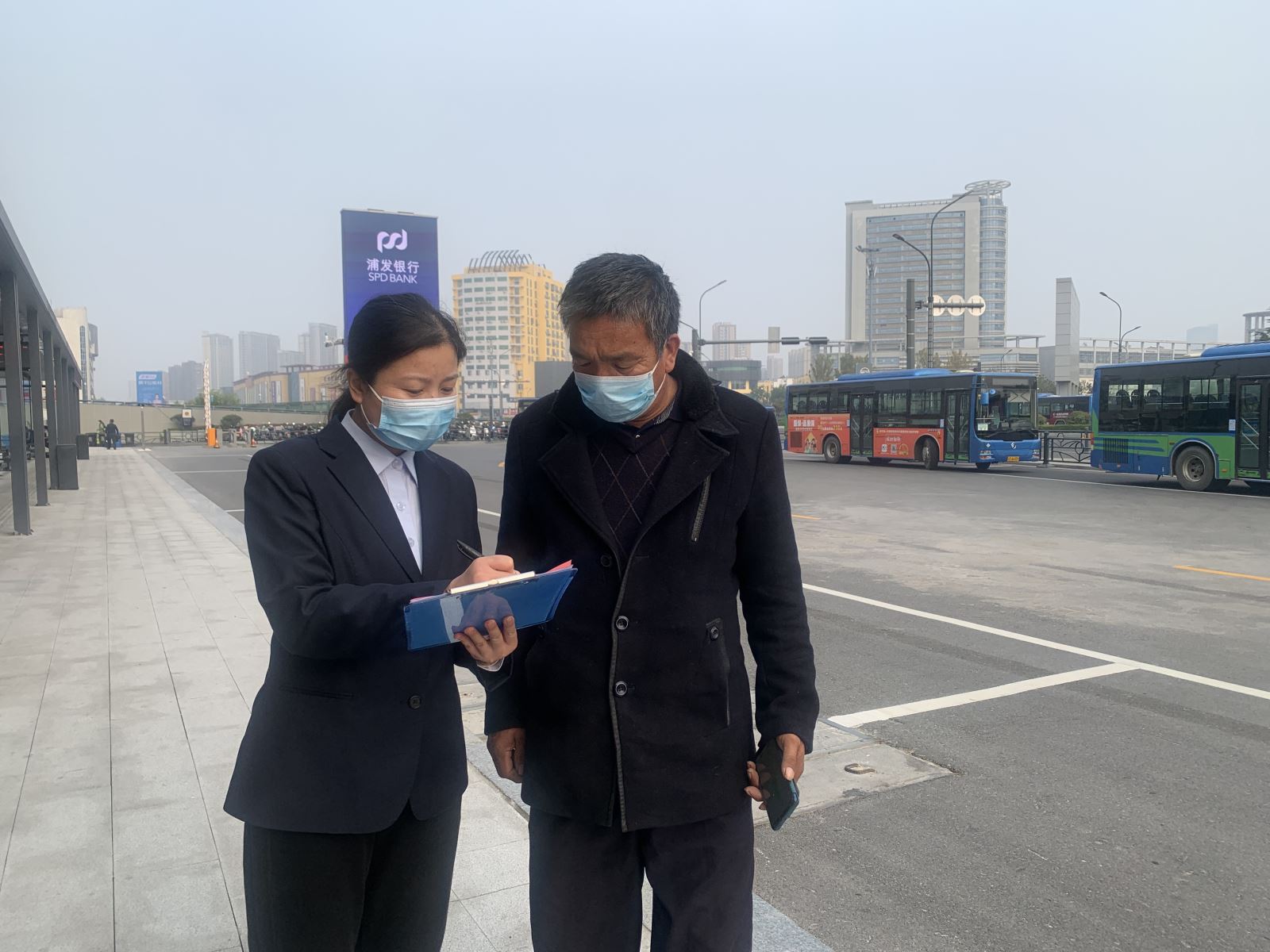 公交集團(tuán)紀(jì)委充分發(fā)揮監(jiān)督保障執(zhí)行作用開展公交服務(wù)滿意度調(diào)查問卷活動