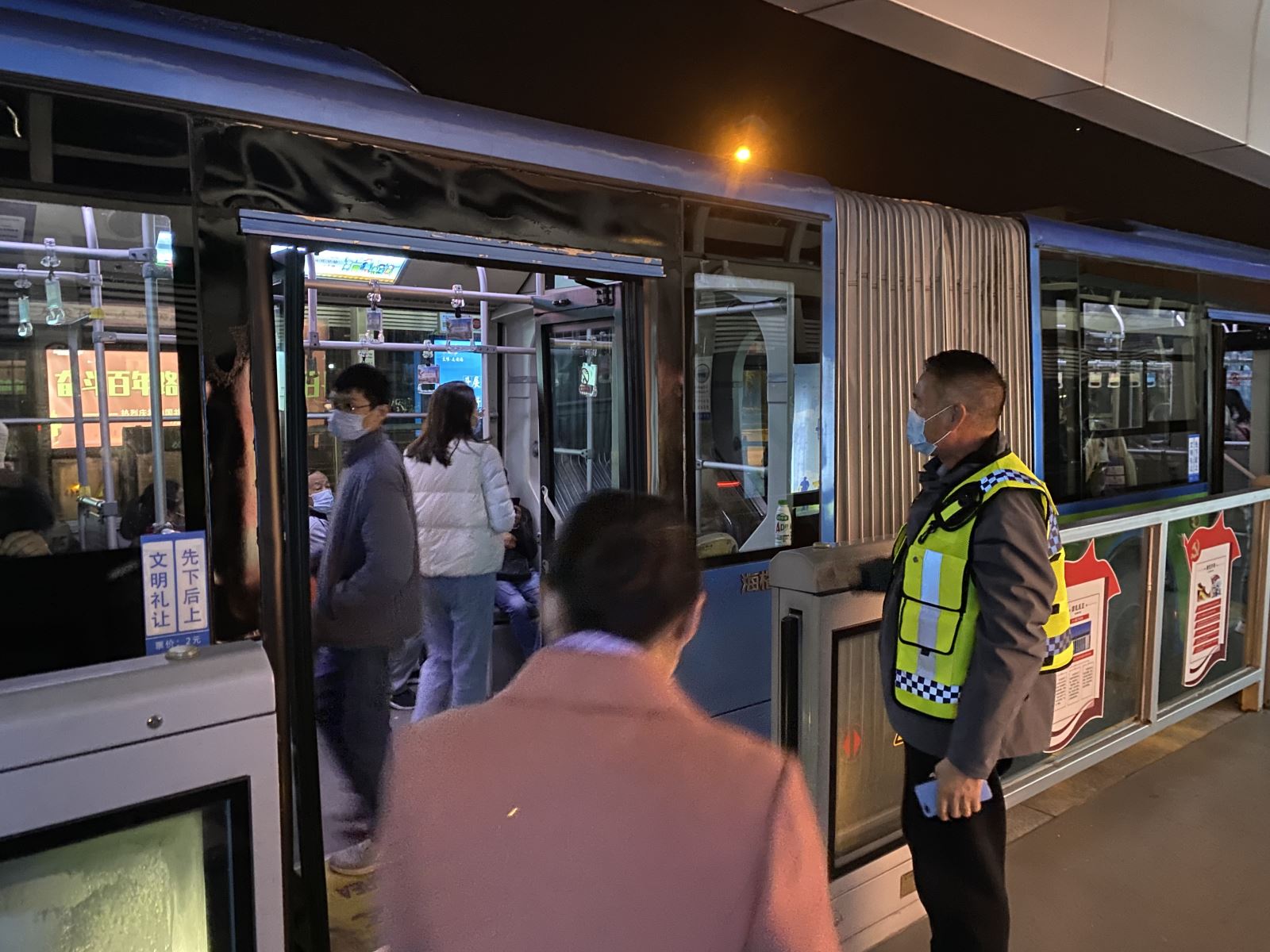 公交集團快速公交事業(yè)部開展安全生產 大檢查“突擊月”活動