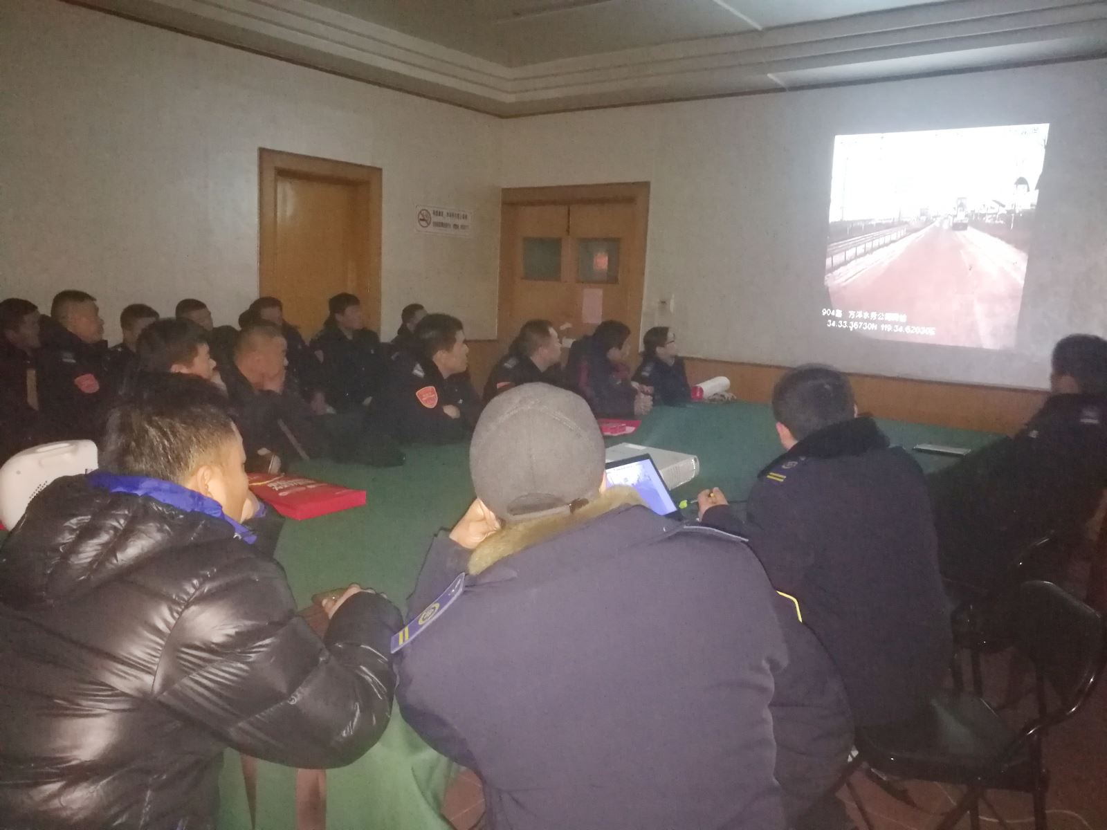 公交集團經(jīng)營發(fā)展事業(yè)部召開駕駛員安全例會