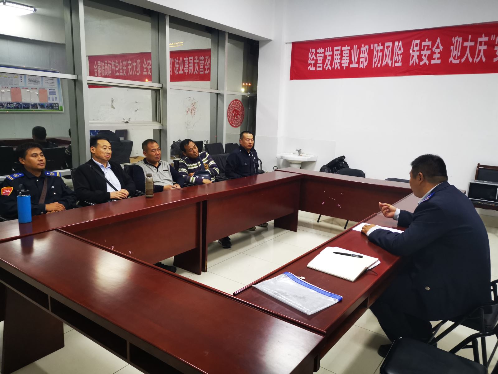 公交集團(tuán)經(jīng)營(yíng)發(fā)展事業(yè)部召開(kāi)游7路運(yùn)營(yíng)服務(wù)專(zhuān)題會(huì)議