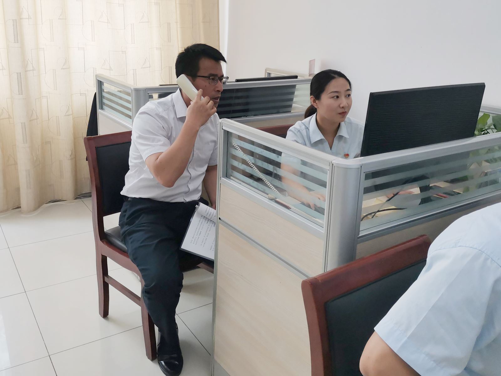 公交集團(tuán)開展“傾聽民意、為民解難”暨“我當(dāng)一天話務(wù)員”活動