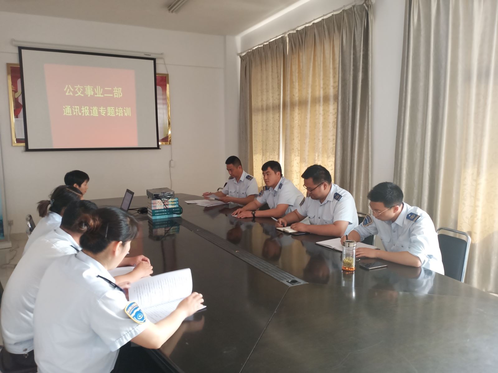 公交集團(tuán)公交事業(yè)二部開(kāi)展通訊報(bào)道專(zhuān)題培訓(xùn)