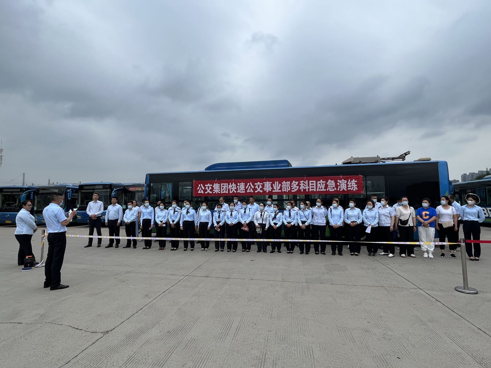 公交集團(tuán)快速公交事業(yè)部開展“多科目應(yīng)急演練”