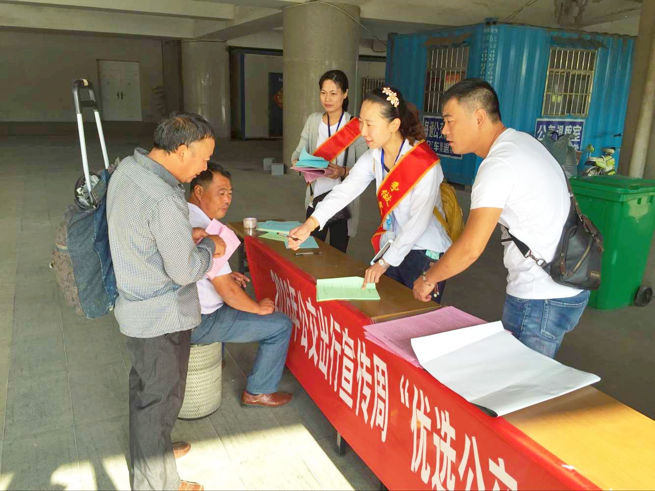 連云港公交集團開展2016年“公交出行宣傳周”集中宣傳活動