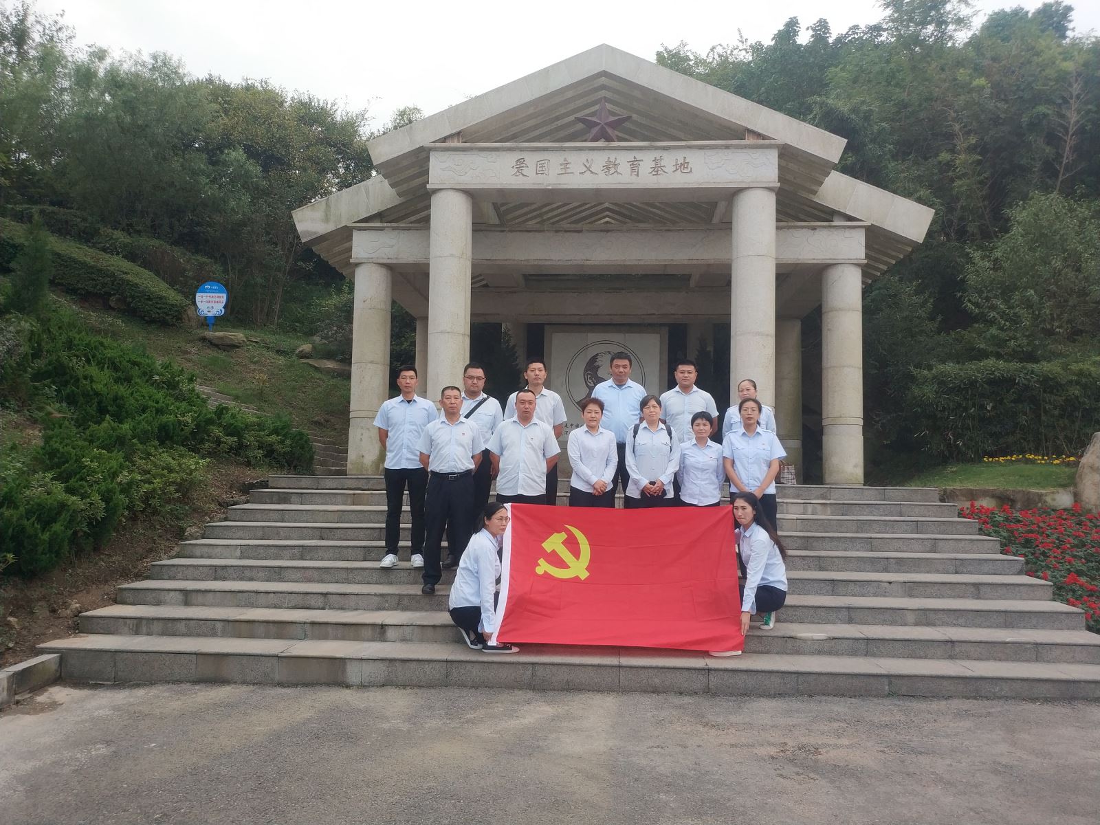 公交集團(tuán)公交事業(yè)二部開展“銘記豐功偉績、傳揚(yáng)英烈精神”宣傳教育活動(dòng)