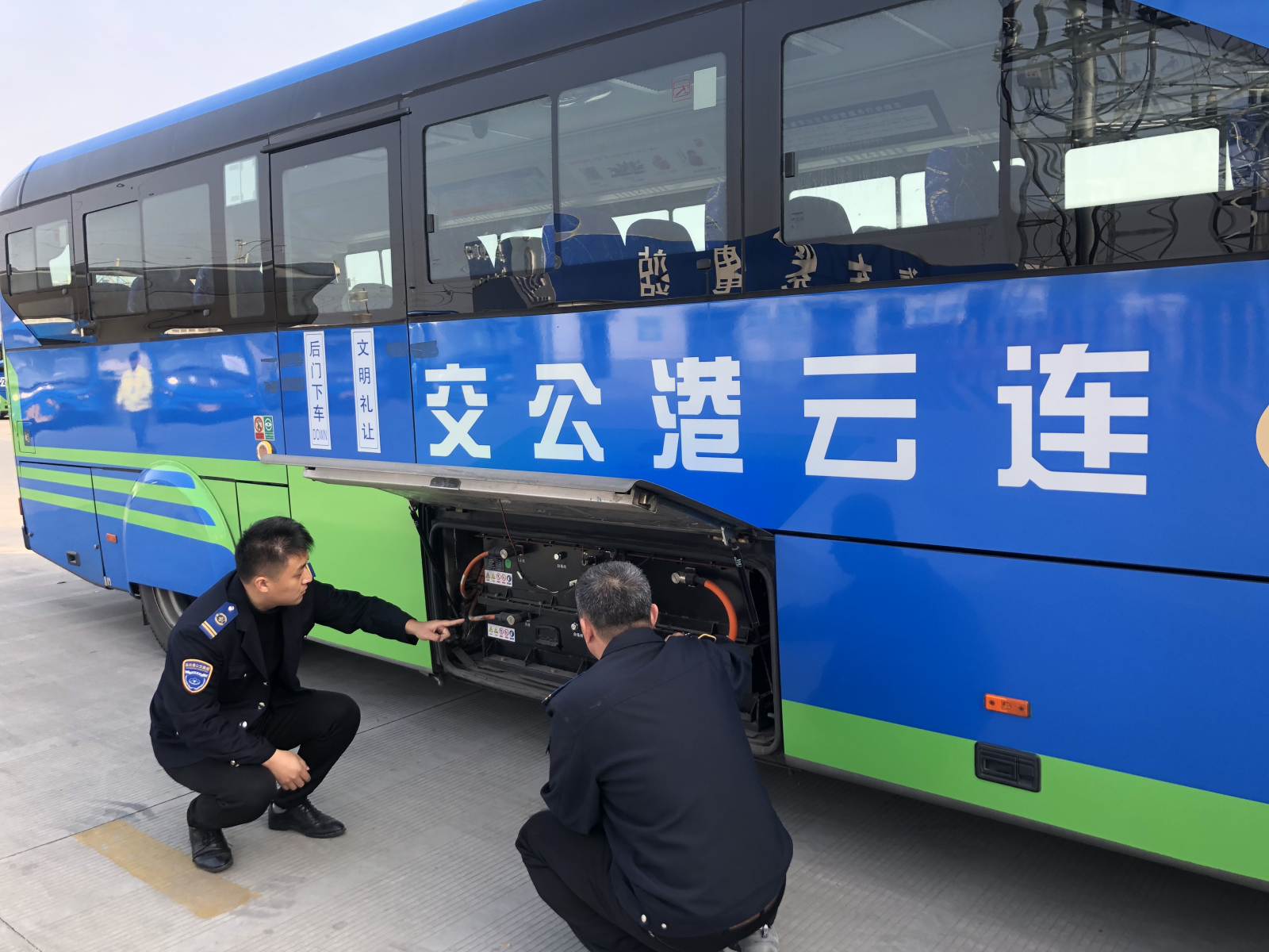 公交集團經(jīng)營發(fā)展事業(yè)部開展冬季車輛機務檢查