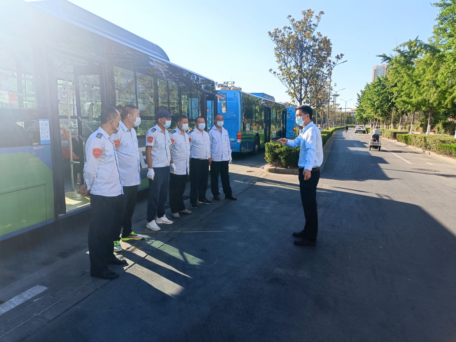 公交集團快速公交事業(yè)部圓滿完成高考定制班車任務