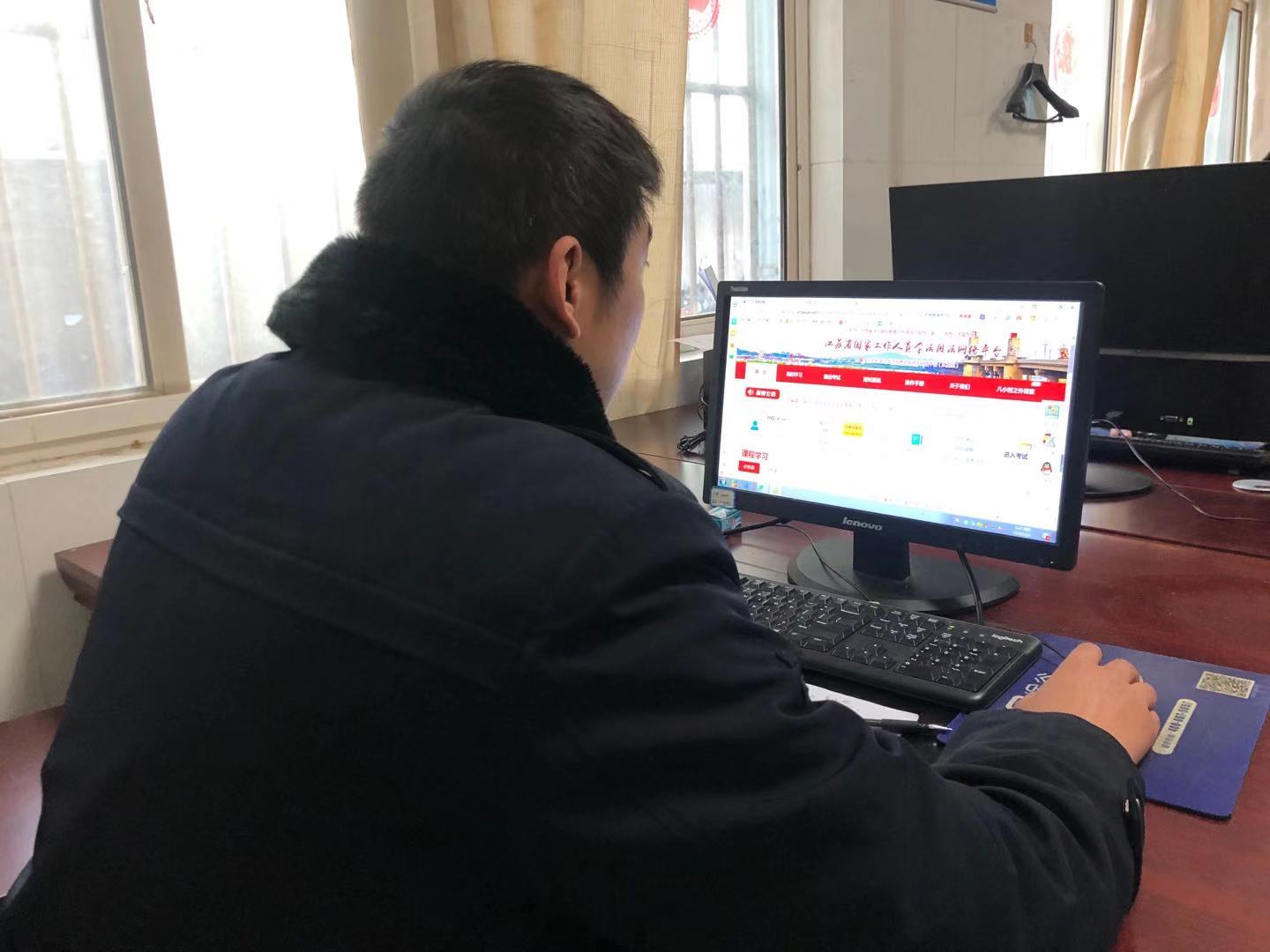 經(jīng)營發(fā)展事業(yè)部組織全體黨員參加“學(xué)憲法學(xué)黨章考法律活動(dòng)”