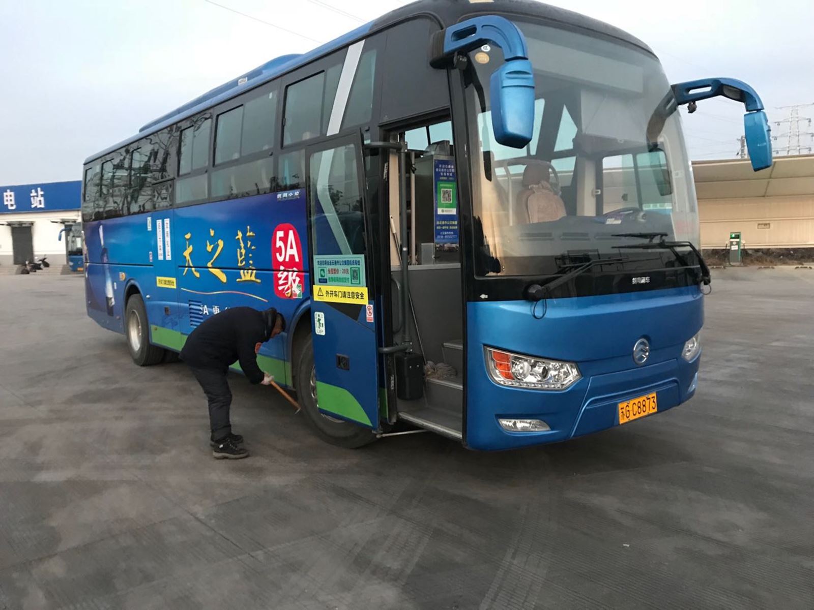 公交集團經(jīng)營發(fā)展事業(yè)部開展行車安全專項檢查