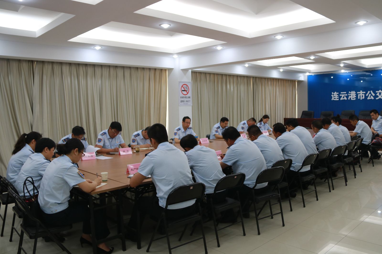 公交集團(tuán)召開創(chuàng)建全國(guó)文明城市工作點(diǎn)位標(biāo)準(zhǔn)化建設(shè)達(dá)標(biāo)部署會(huì)