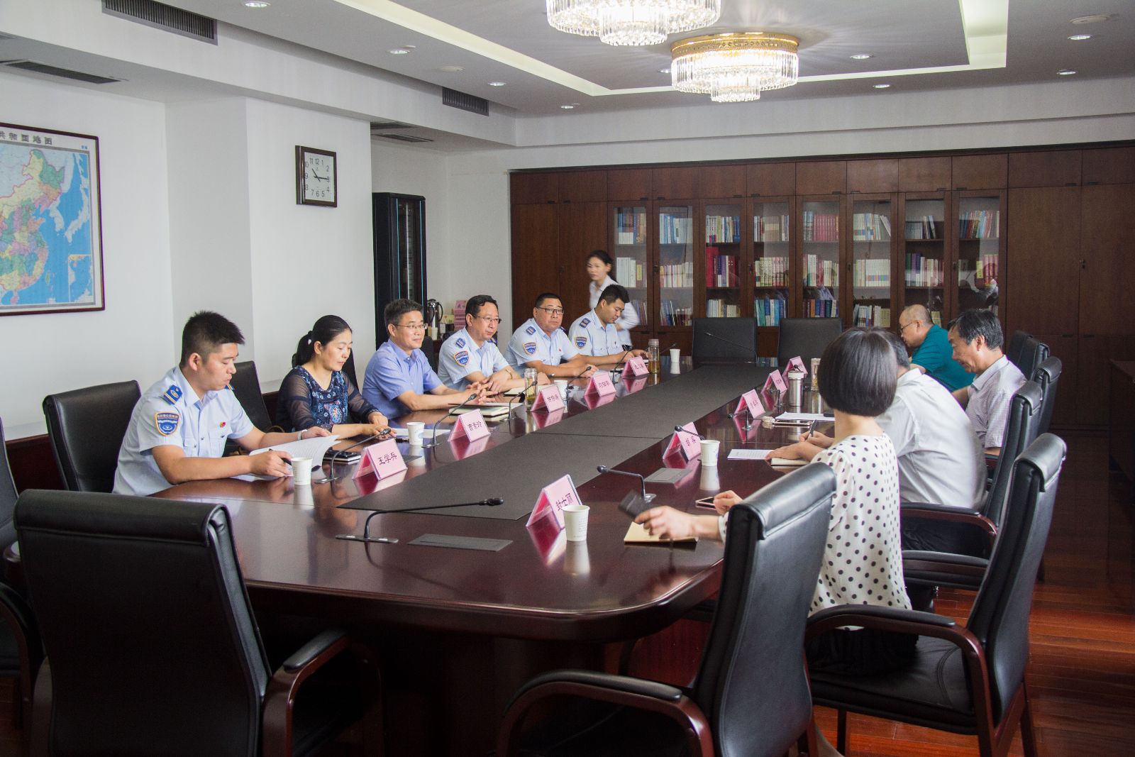 市人大調研我市公共交通發(fā)展情況