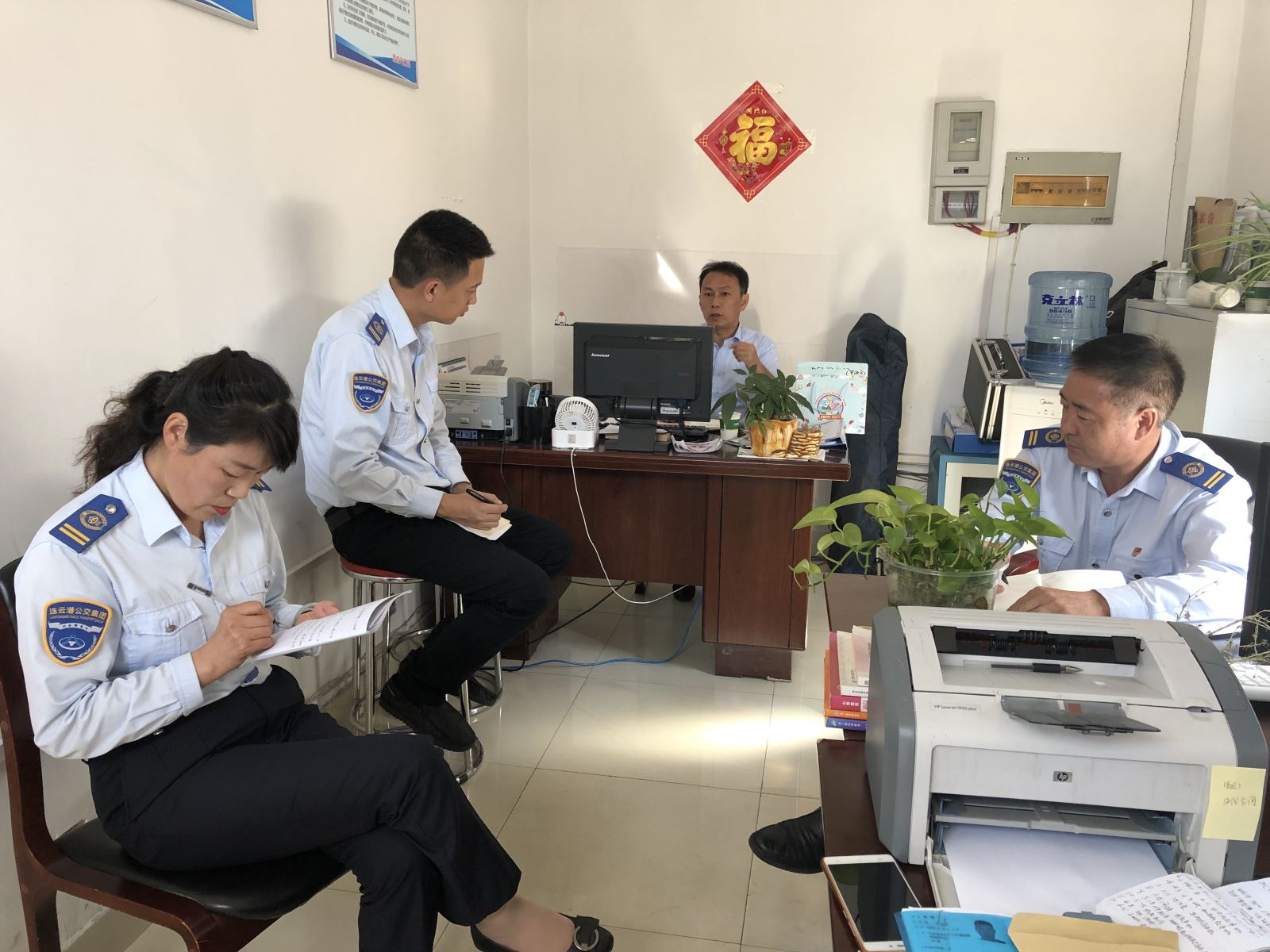 公交集團(tuán)快速公交事業(yè)部、公交事業(yè)二部、經(jīng)營(yíng)發(fā)展事業(yè)部、機(jī)務(wù)技術(shù)事業(yè)部召開(kāi)“國(guó)慶”長(zhǎng)假安全生產(chǎn)專(zhuān)題會(huì)