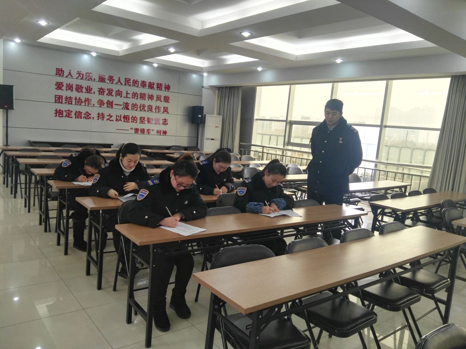 公交集團開展服務(wù)熱線第四季度業(yè)務(wù)技能測試