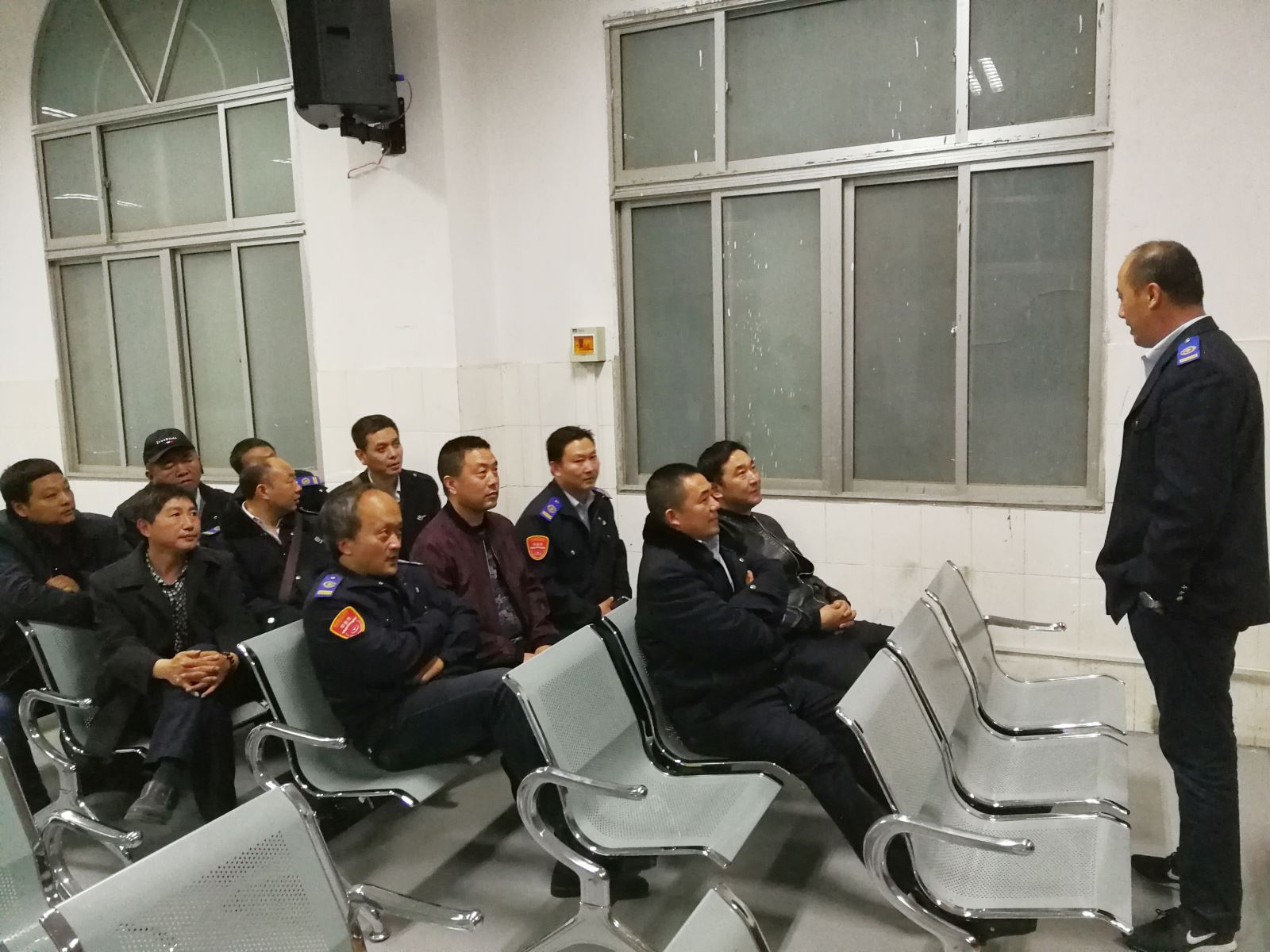 公交集團(tuán)海通公交公司召開安全合格班組專項(xiàng)會議