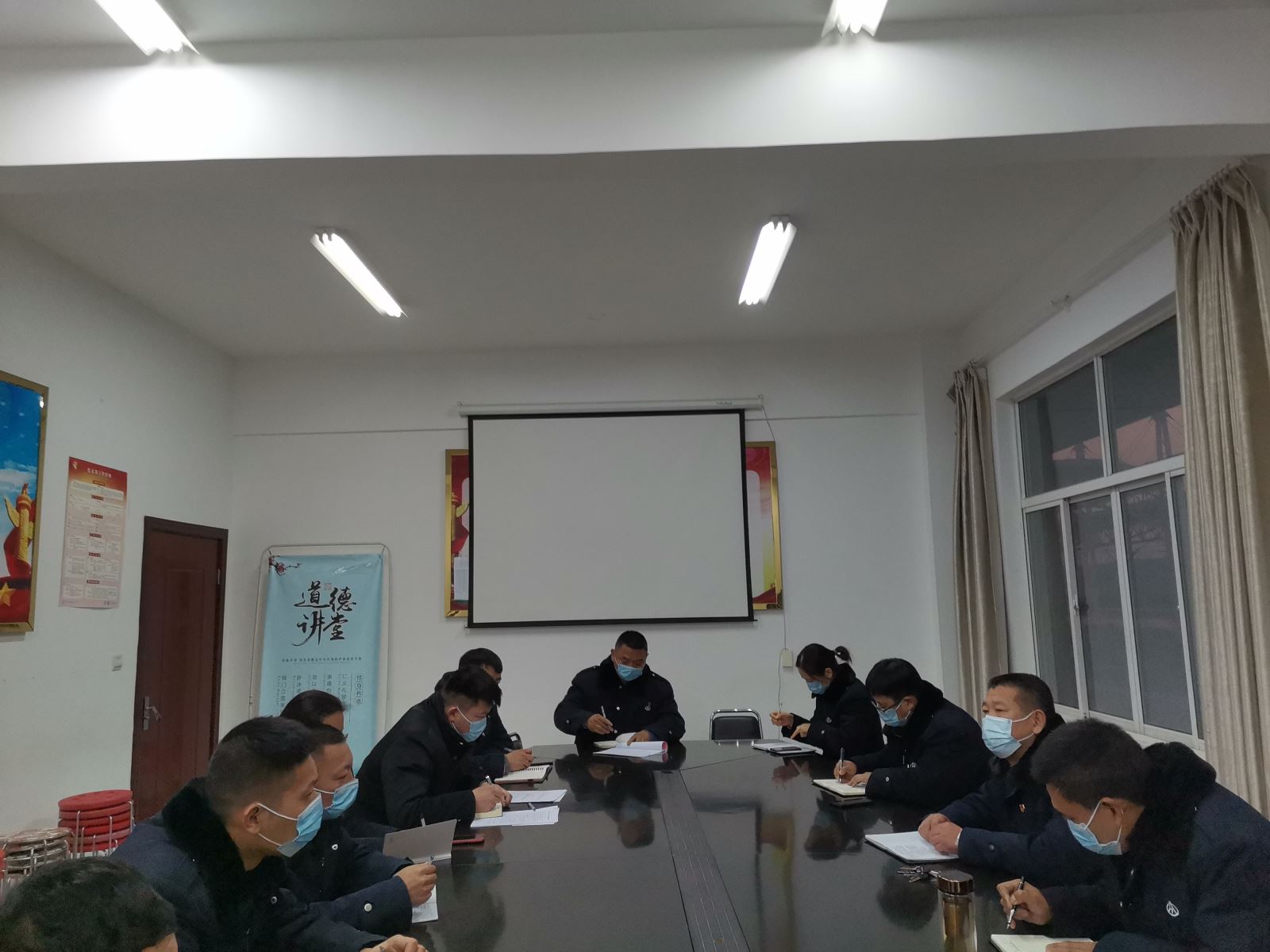 公交集團(tuán)公交事業(yè)二部召開疫情防控專題會(huì)議