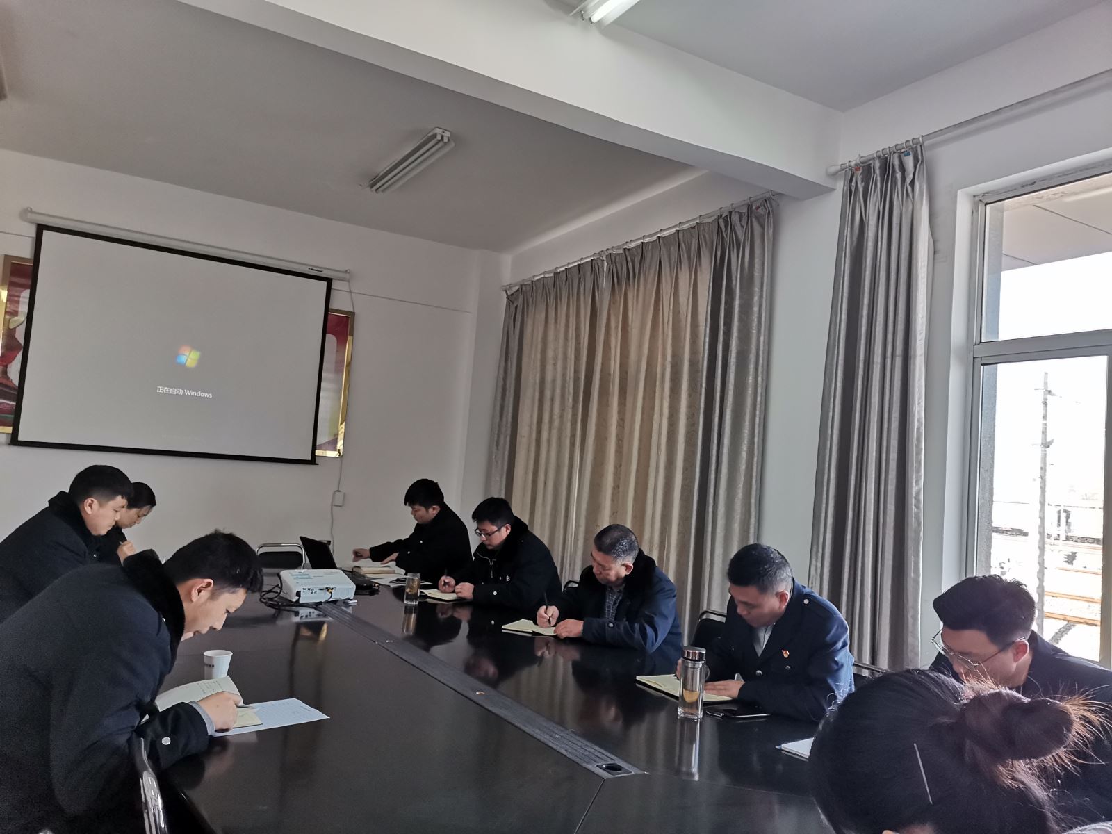 公交事業(yè)二部召開安全生產(chǎn)工作專題會(huì)議