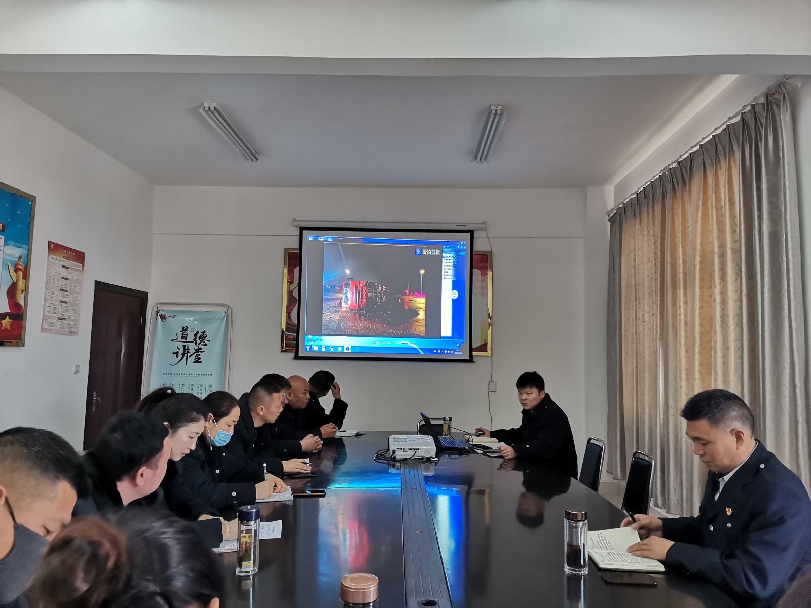 公交事業(yè)二部開展安全、機(jī)務(wù)工作專題會(huì)議