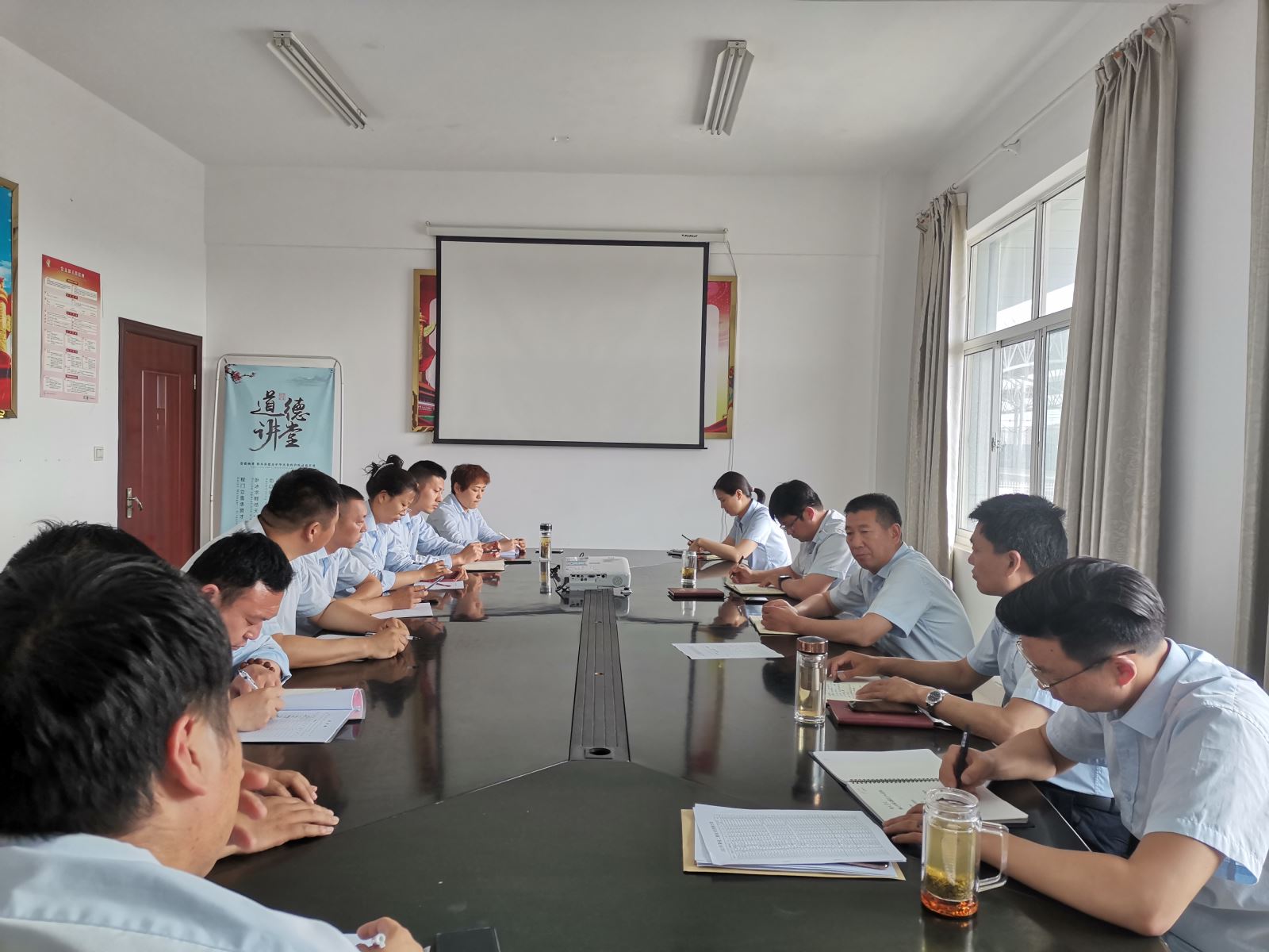 公交集團(tuán)公交事業(yè)二部召開端午節(jié)期間安全生產(chǎn)工作部署會(huì)議