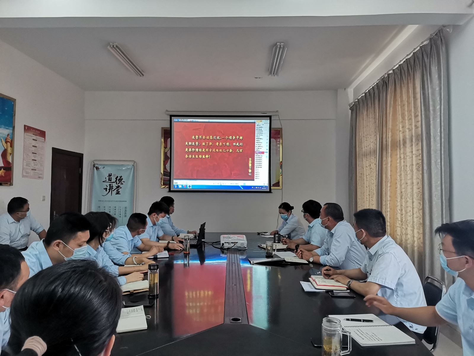 公交集團(tuán)公交事業(yè)二部組織觀看學(xué)習(xí)《生命重于泰山》專題片