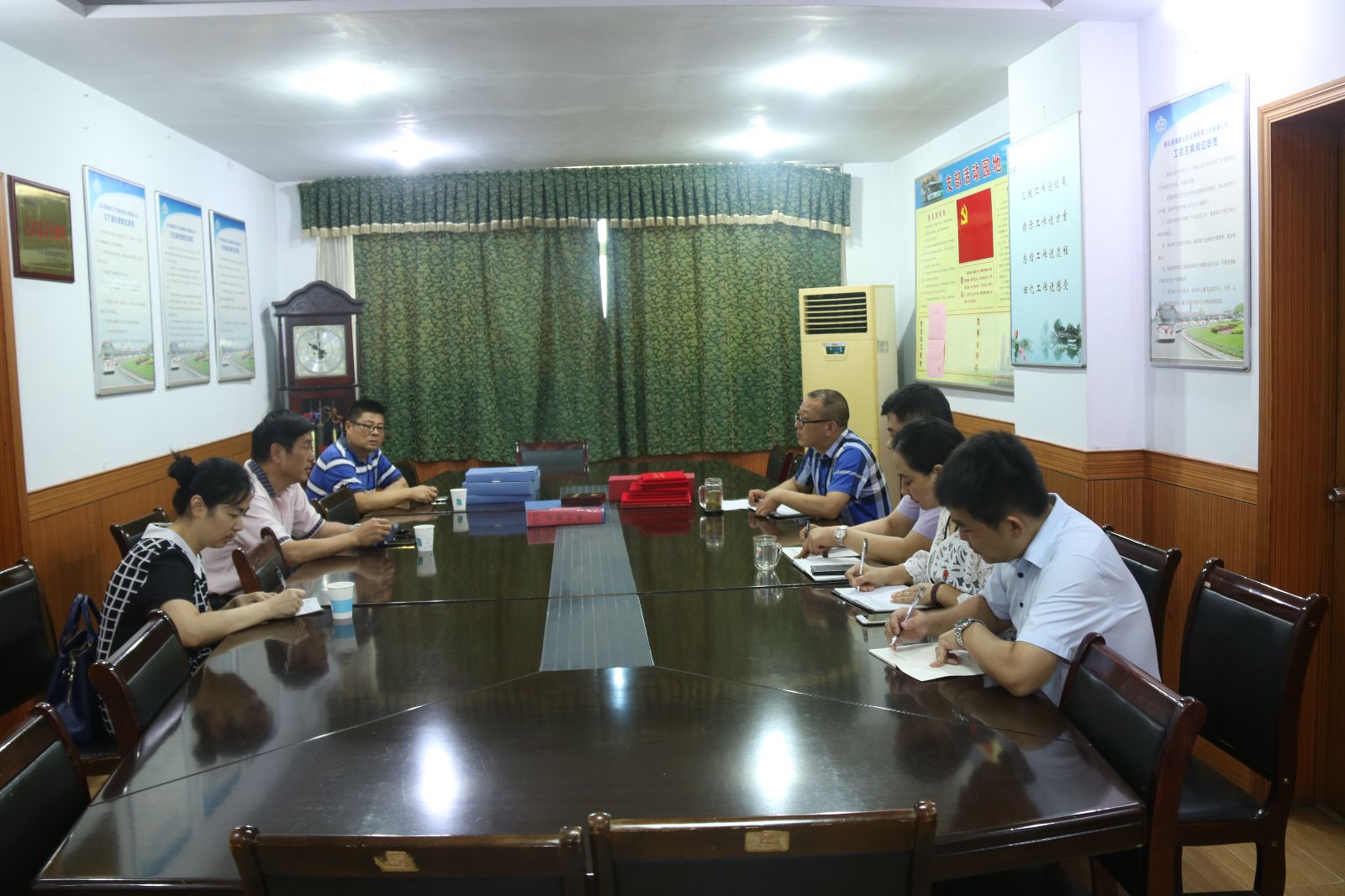 市老齡委領(lǐng)導(dǎo)至公交新浦公司進行現(xiàn)場指導(dǎo)