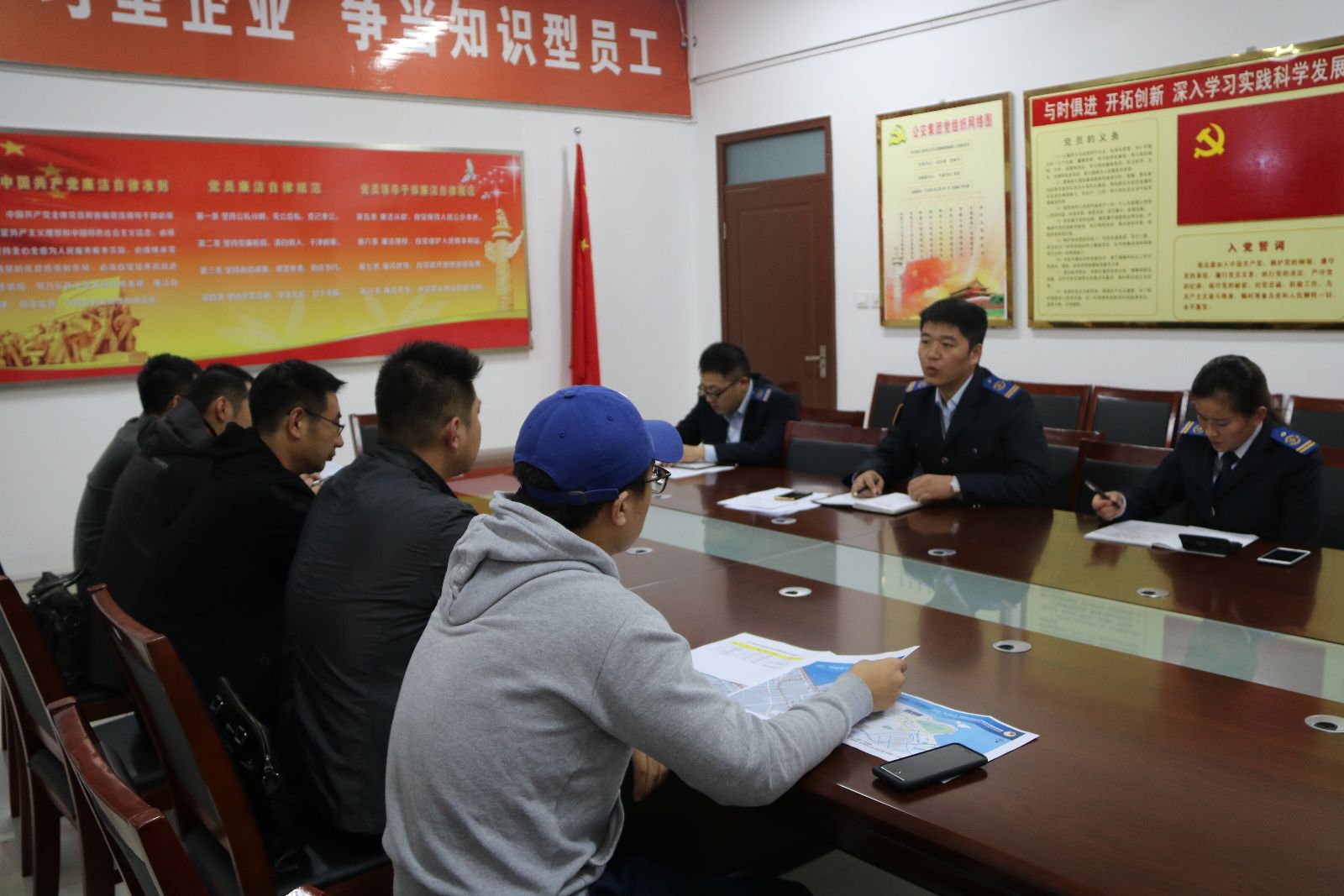 徐圩國際馬拉松賽組委會到公交集團(tuán)洽談交通運(yùn)營保障相關(guān)事宜