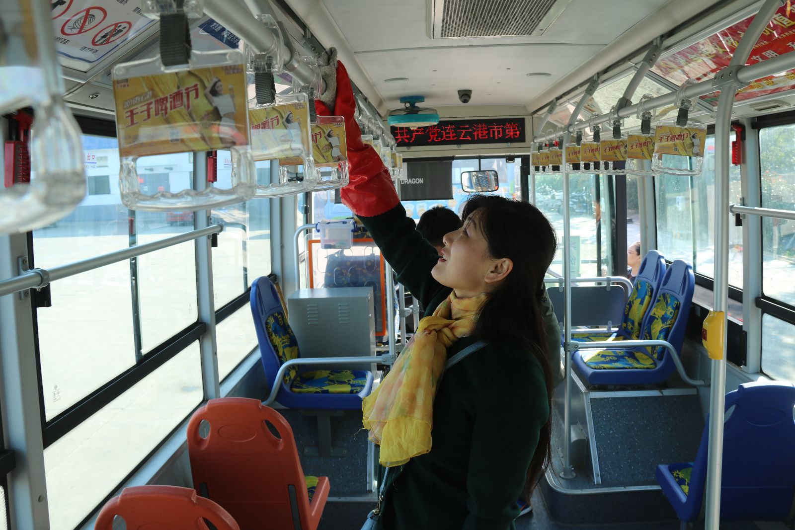 公交集團新浦公司利用公交特點 積極開展創(chuàng)衛(wèi)工作