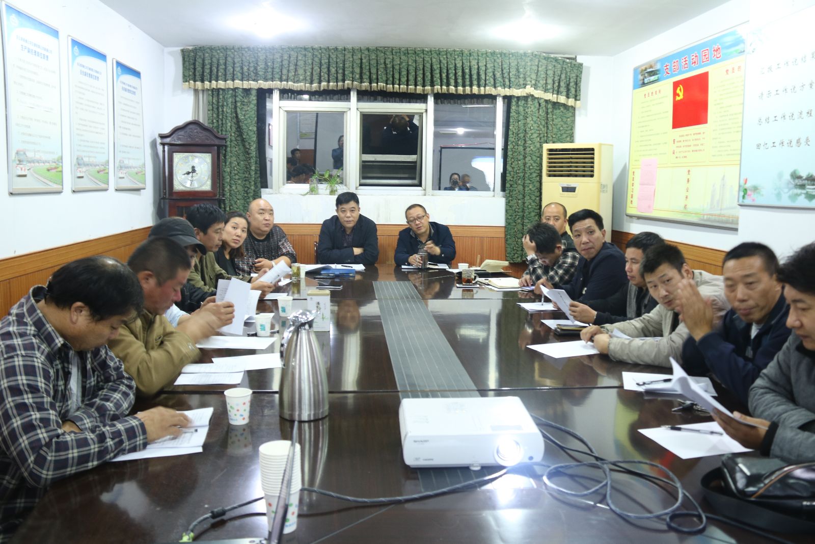 公交新浦公司召開《駕駛員營(yíng)運(yùn)服務(wù)標(biāo)準(zhǔn)規(guī)范》試行動(dòng)員會(huì)議