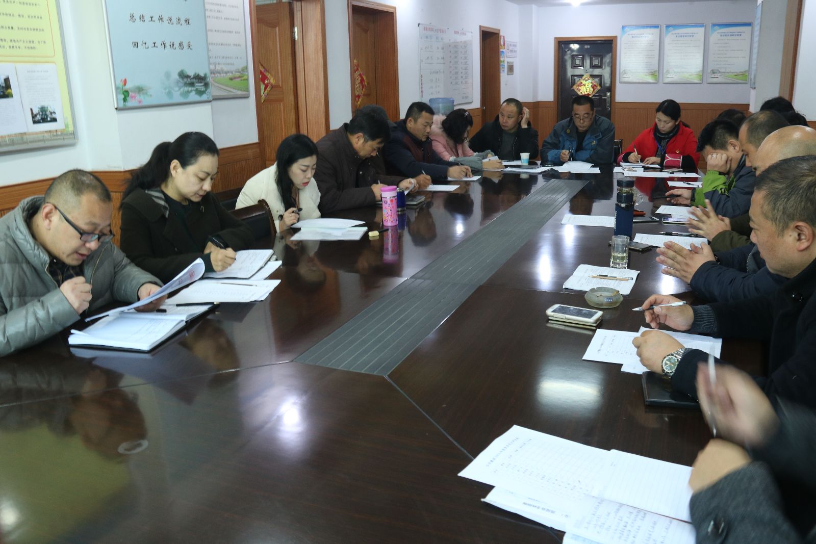 公交新浦公司黨支部組織學(xué)習黨的十八大會議精神