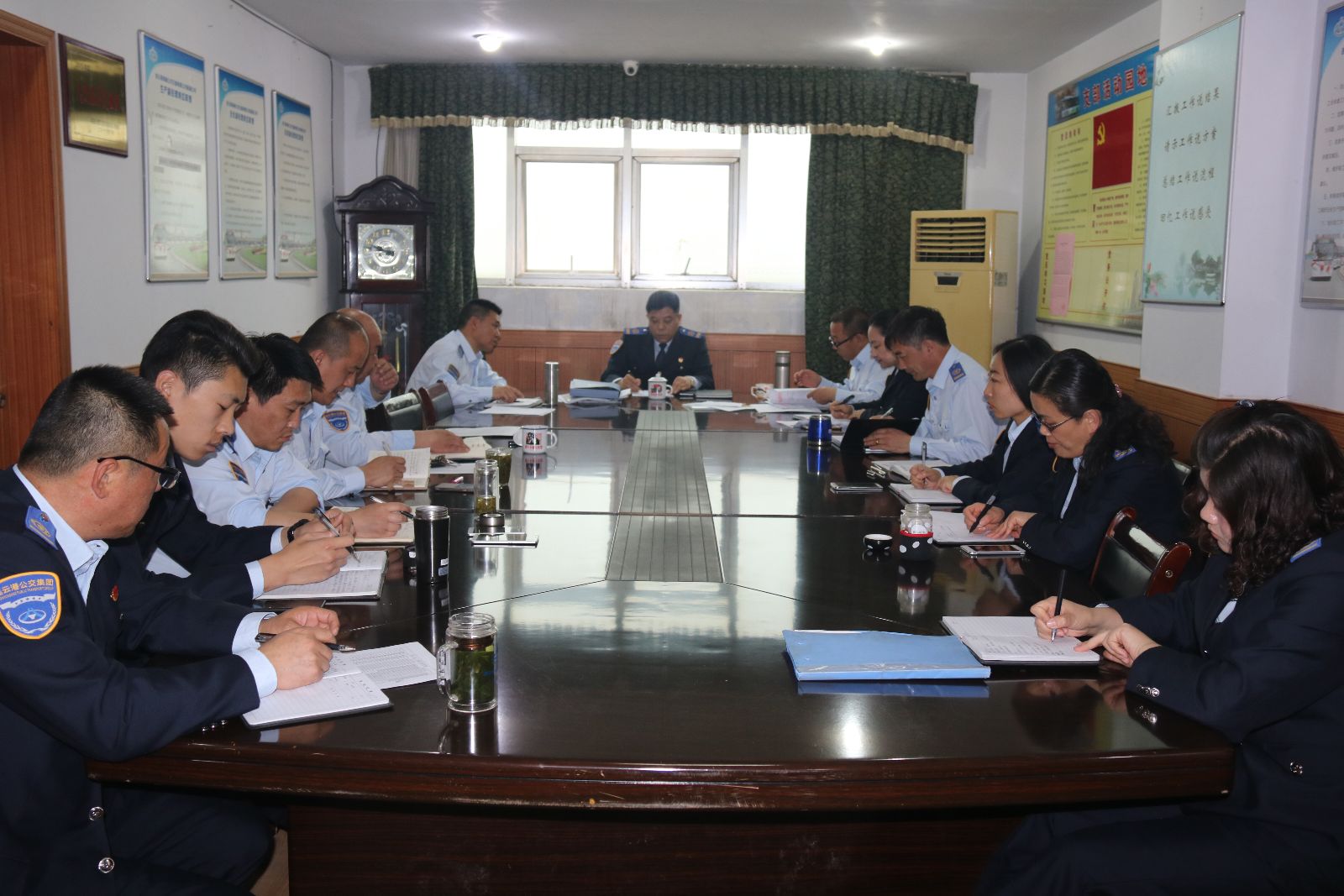 公交新浦公司召開“文明線檢查考核實施方案”工作部署會