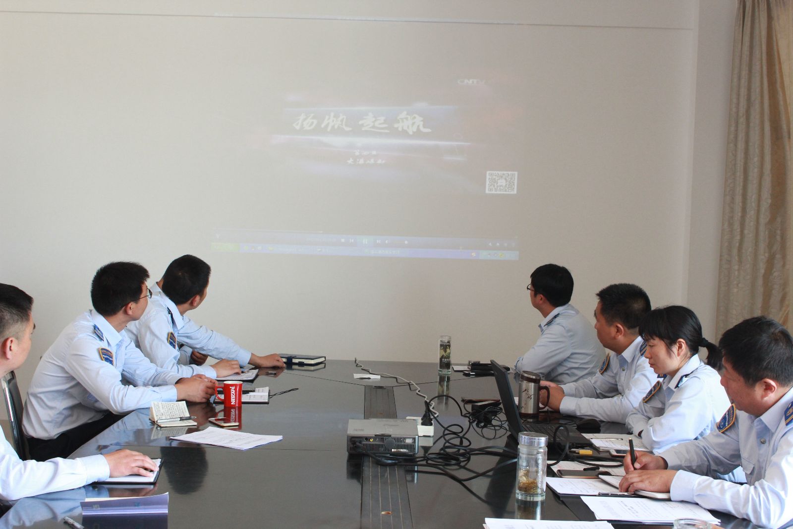 公交東部公司組織觀看專題片《揚(yáng)帆起航》第三、四、五集