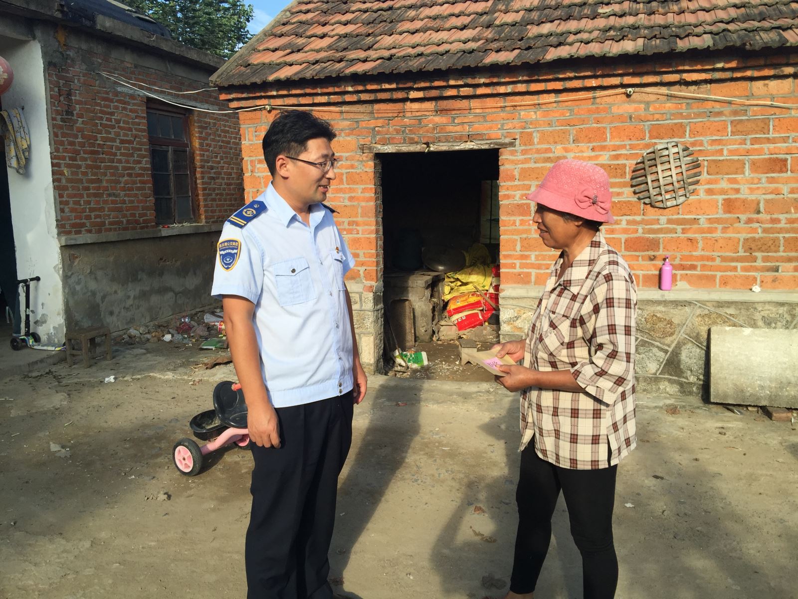 公交集團(tuán)開展三季度“陽光扶貧”走訪慰問活動(dòng)