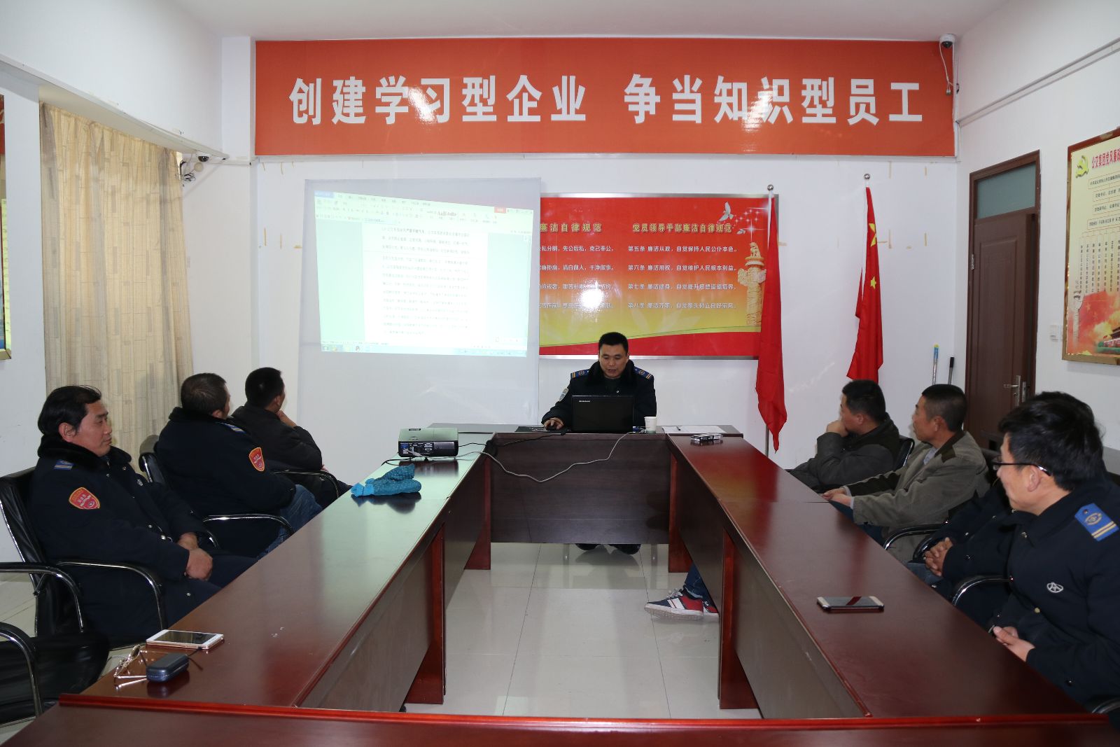 公交集團(tuán)敲響春季安全警鐘