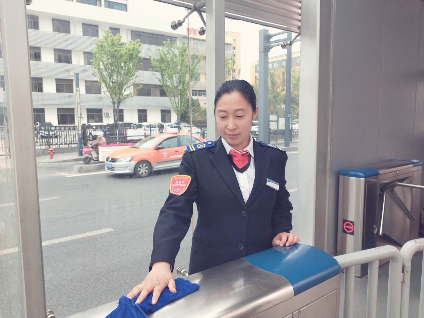 愛崗敬業(yè)的站務員