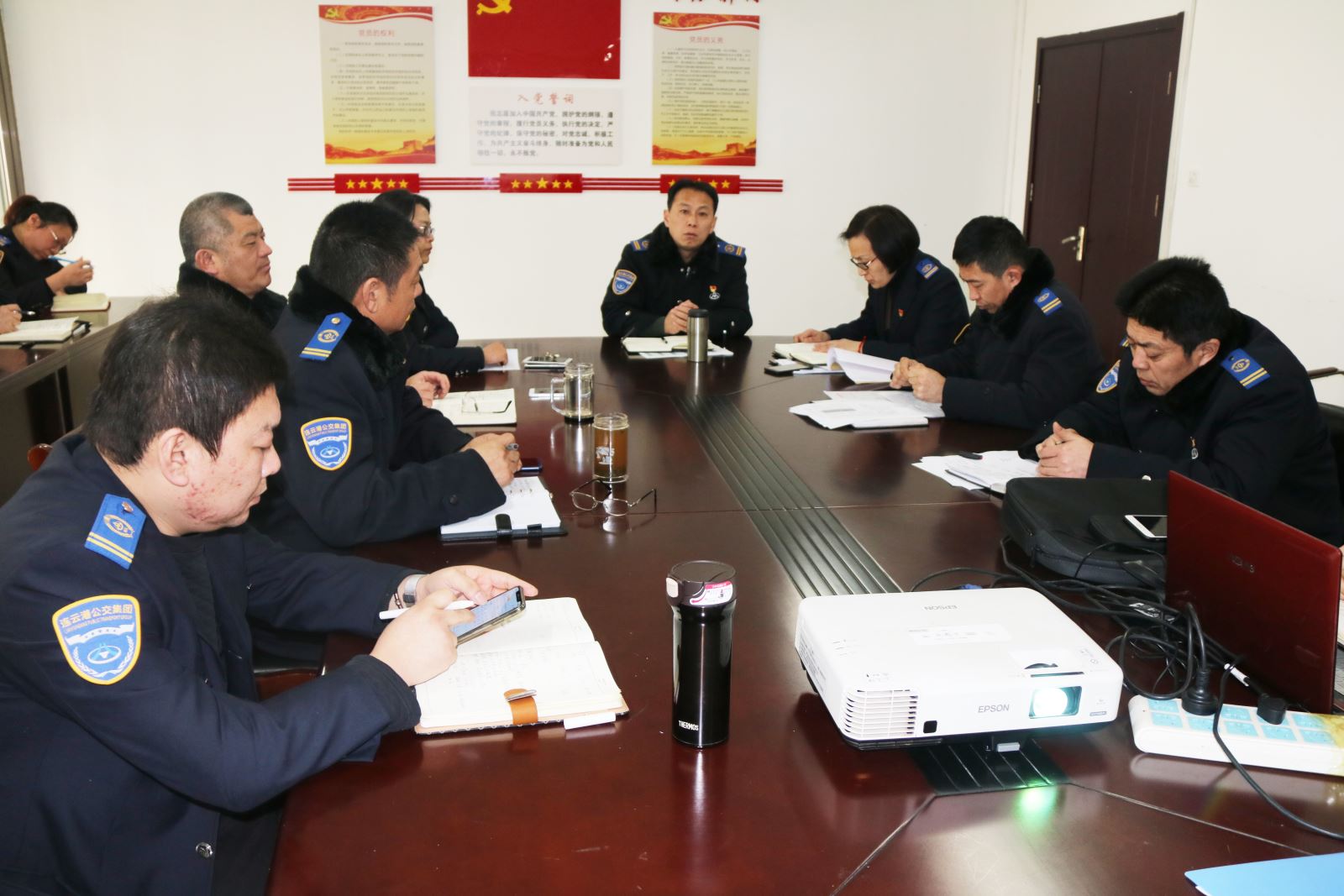 公交集團(tuán)快速公交事業(yè)部召開(kāi)B1K線運(yùn)營(yíng)專題會(huì)議