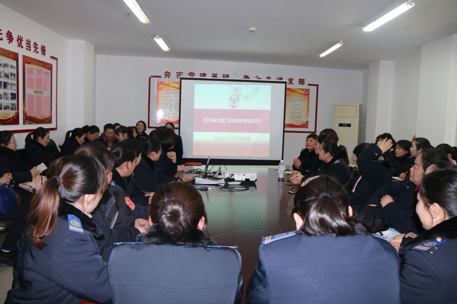 公交集團(tuán)快速公交事業(yè)部開(kāi)展女職工培訓(xùn)提高女職工整體素質(zhì)