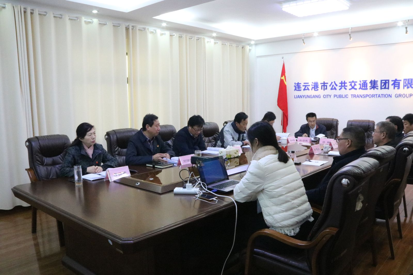 海通公交公司召開第三屆第二次董事會(huì)、監(jiān)事會(huì)