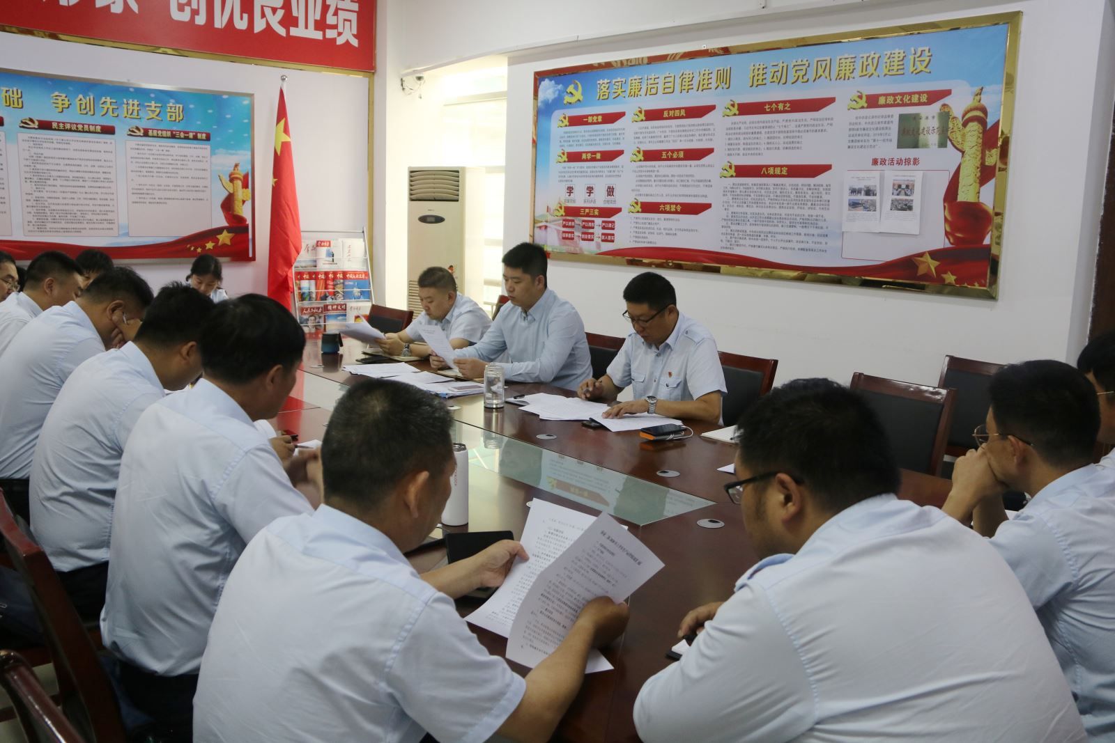 公交集團(tuán)召開高、中考運(yùn)輸保障會(huì)議