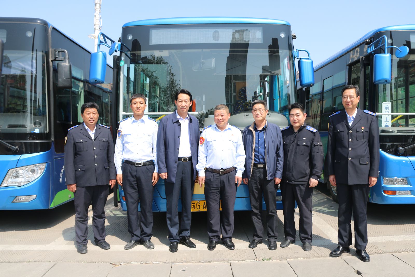 交通控股集團領(lǐng)導(dǎo)五一節(jié)前慰問公交集團一線員工