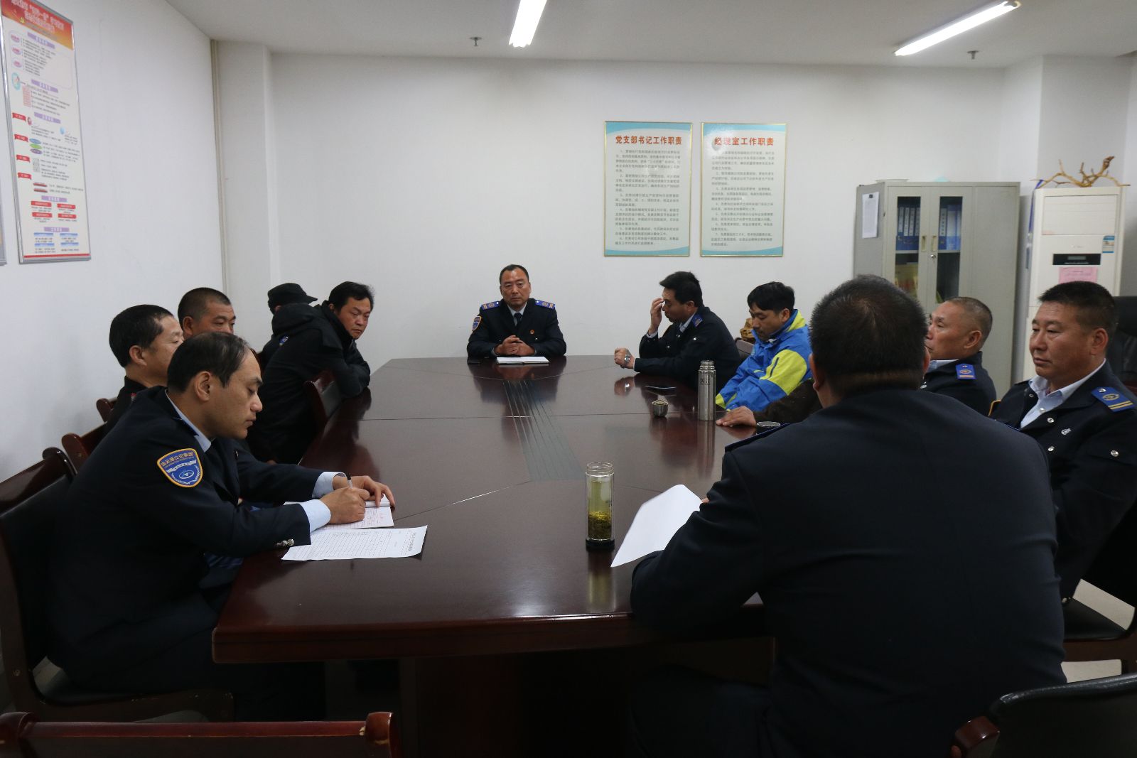 公交海州公司對(duì)門衛(wèi)開展崗位再培訓(xùn)教育