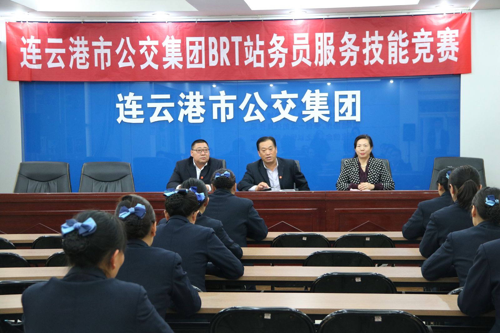 公交集團舉辦BRT站務(wù)員服務(wù)技能競賽理論考試